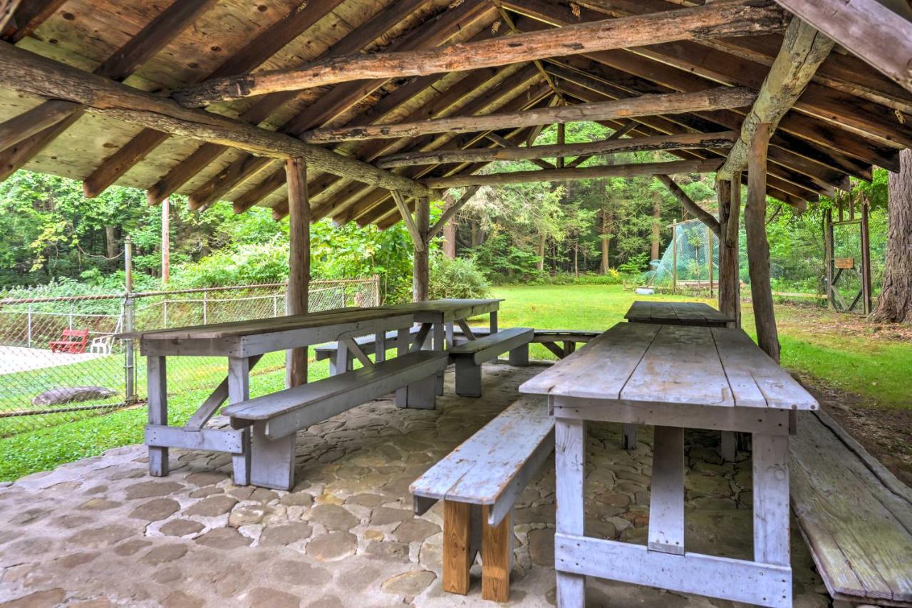 Pet-Friendly Pennsylvania Vacation Rental With Pool! Laughlintown Екстериор снимка
